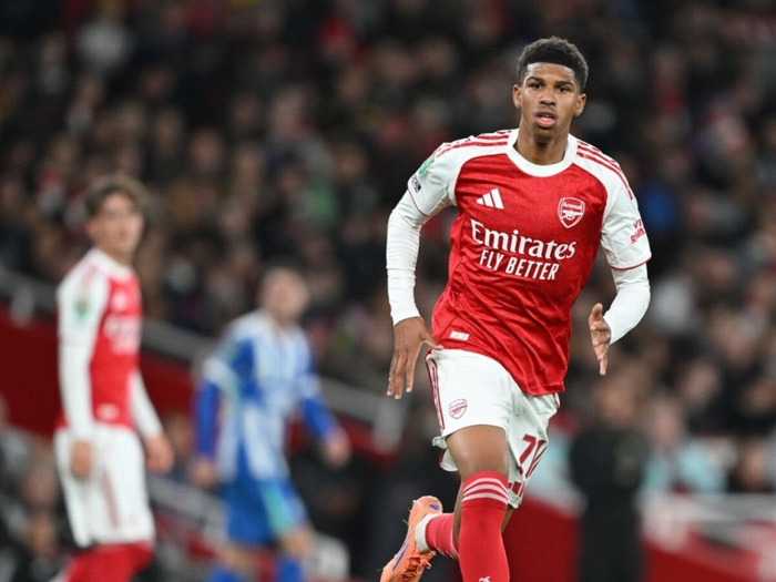 随机-包含集结日阿森纳备战NBA季后赛；复出首秀细节曝光；赛场秩序良好；年轻球员得到机会的词条