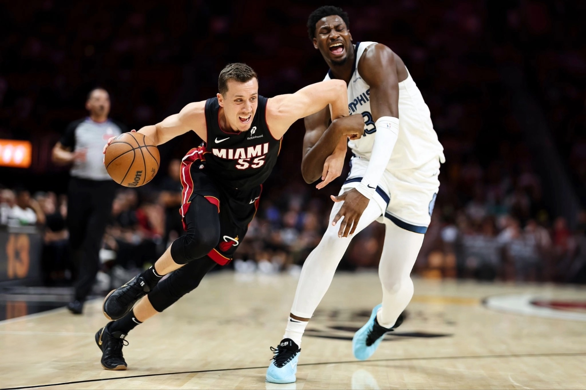 包含风云突变迈阿密热火冲刺阶段单刀错失；NBA季后赛版图或变；球迷炸锅；身体对抗强度拉满的词条